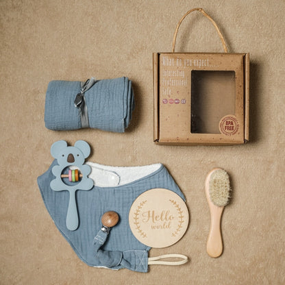 Baby-Geschenkset mit Baumwolldecke und gehäkelter Rassel